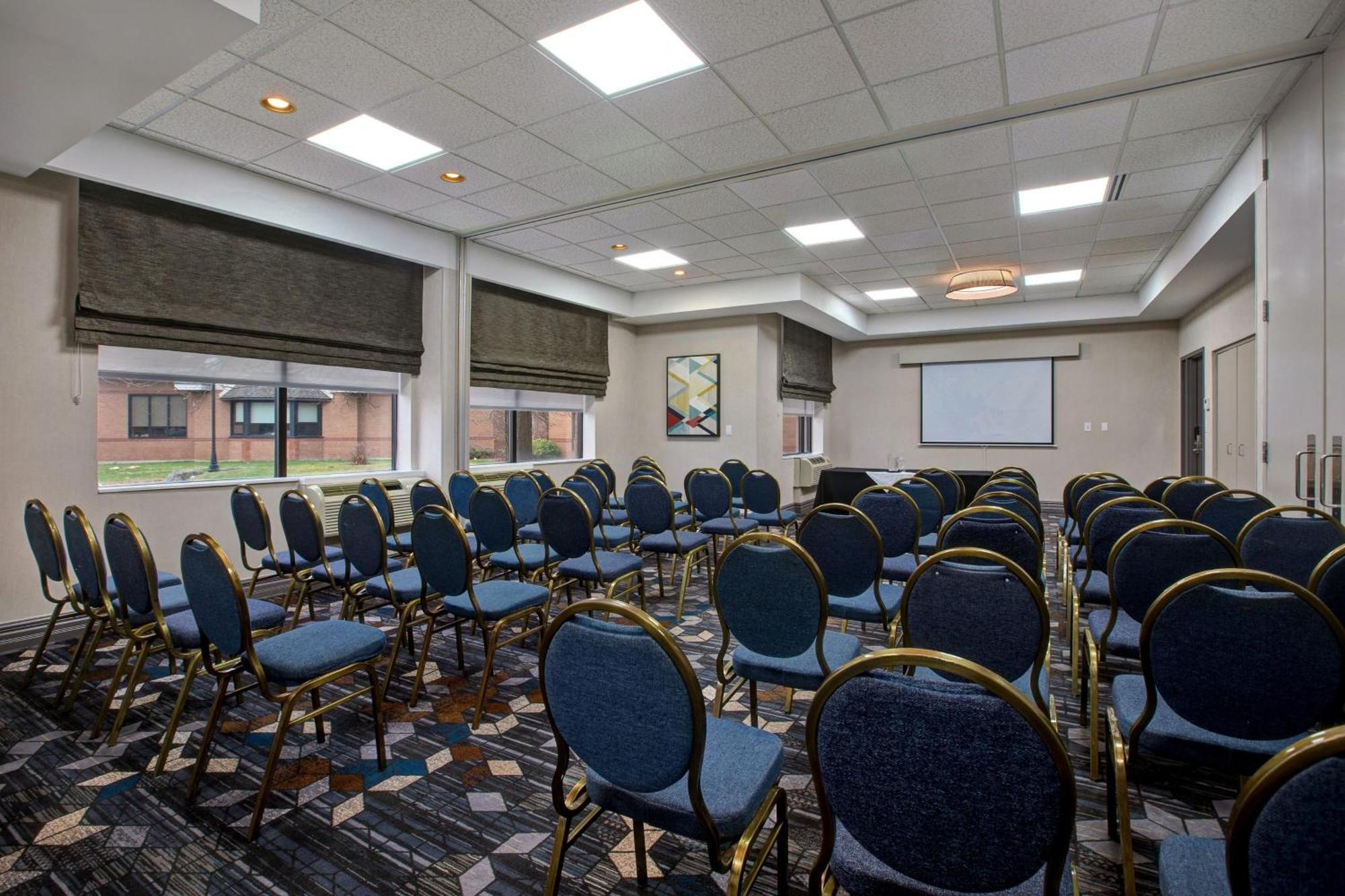 Four Points By Sheraton St. Catharines Niagara Suites Thorold Exterior photo