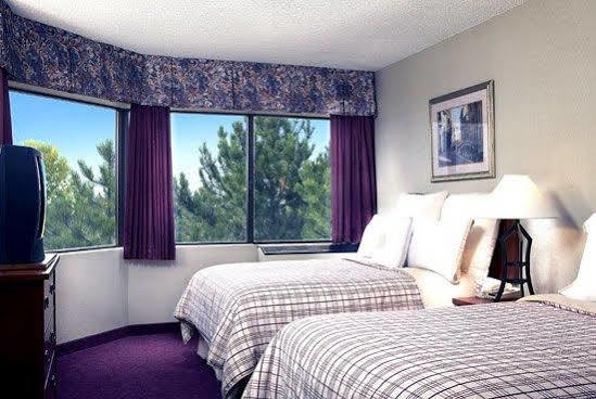 Four Points By Sheraton St. Catharines Niagara Suites Thorold Exterior photo