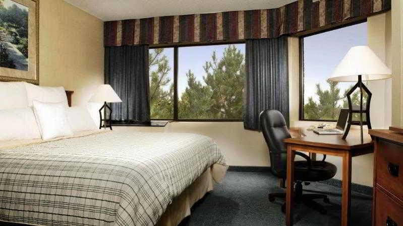 Four Points By Sheraton St. Catharines Niagara Suites Thorold Exterior photo